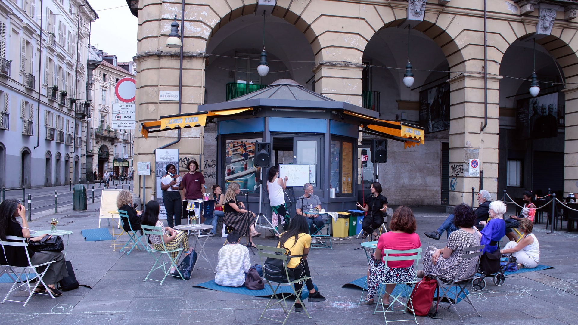 Biennale Democrazia - Portineria di comunità, spaccio di cultura a Torino